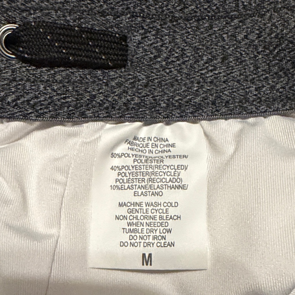O'Neill Cream Shorts with Black Drawstring - Picture 3 of 4